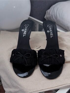 Vintage Chanel Ruffle CC Bow Heels
